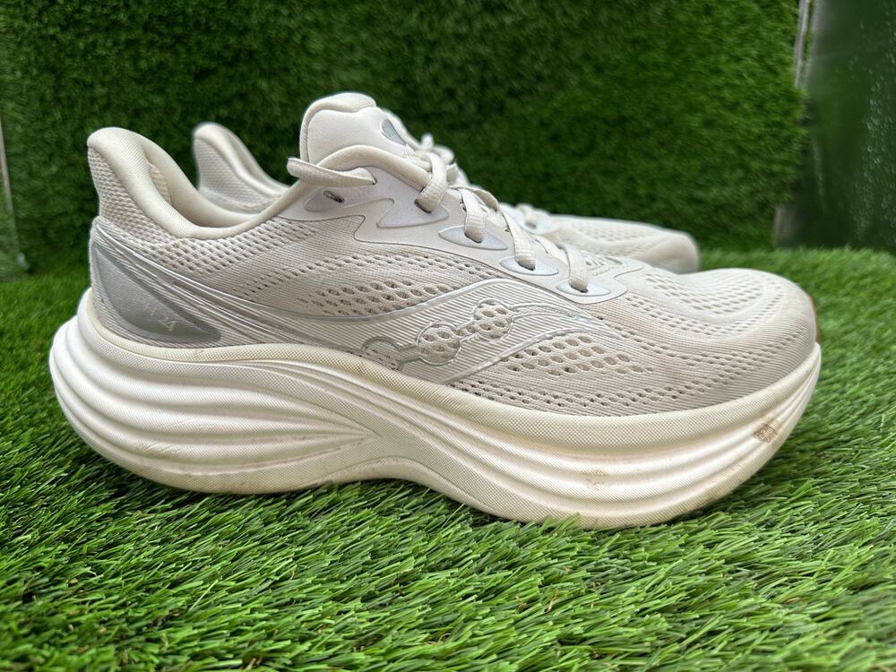 Saucony Triumph 24 S100999-1020 Athletic Sneaker Women's 8.5 Beige Mesh Training